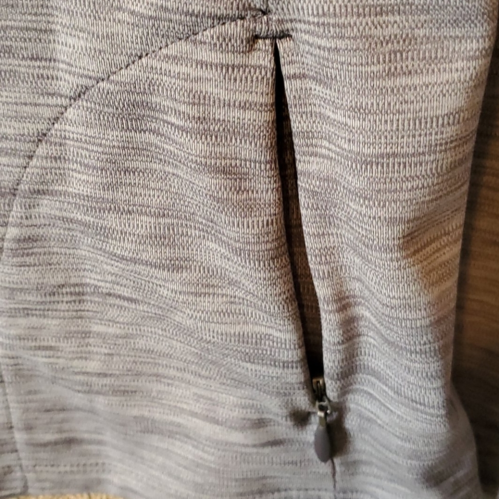 EUC 3/4 zip Under Armour lounge shirt medium gray - Picture 7 of 8